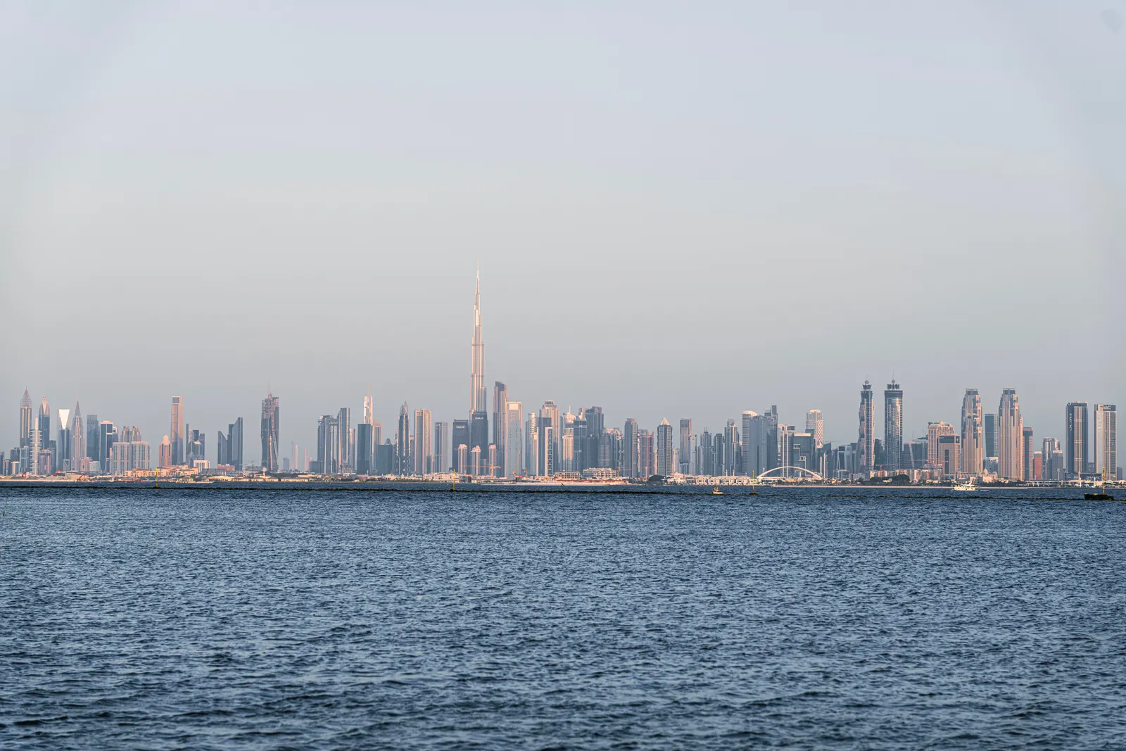 Panorama Dubaje s mrakodrapy