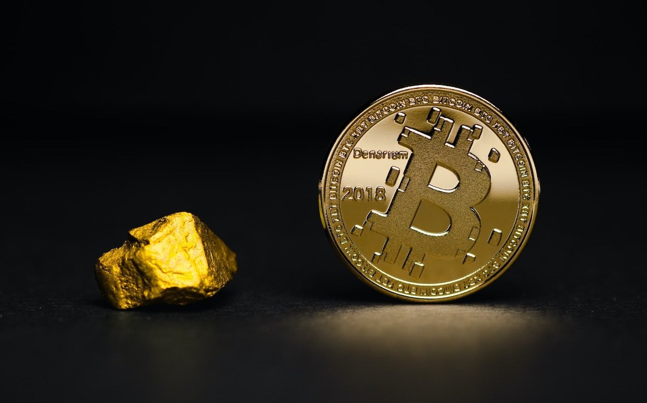 Bitcoin zažívá korekci, cena se podívala pod 30 tisíc USD