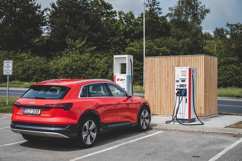 ABB oznámila výrazný nárůst v počtu nabíjecích stanic v Česku