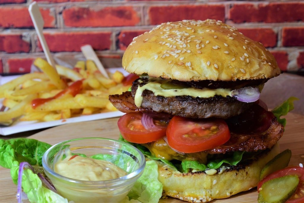 Vykouzlete si doma hamburger jako v pravé americké restauraci