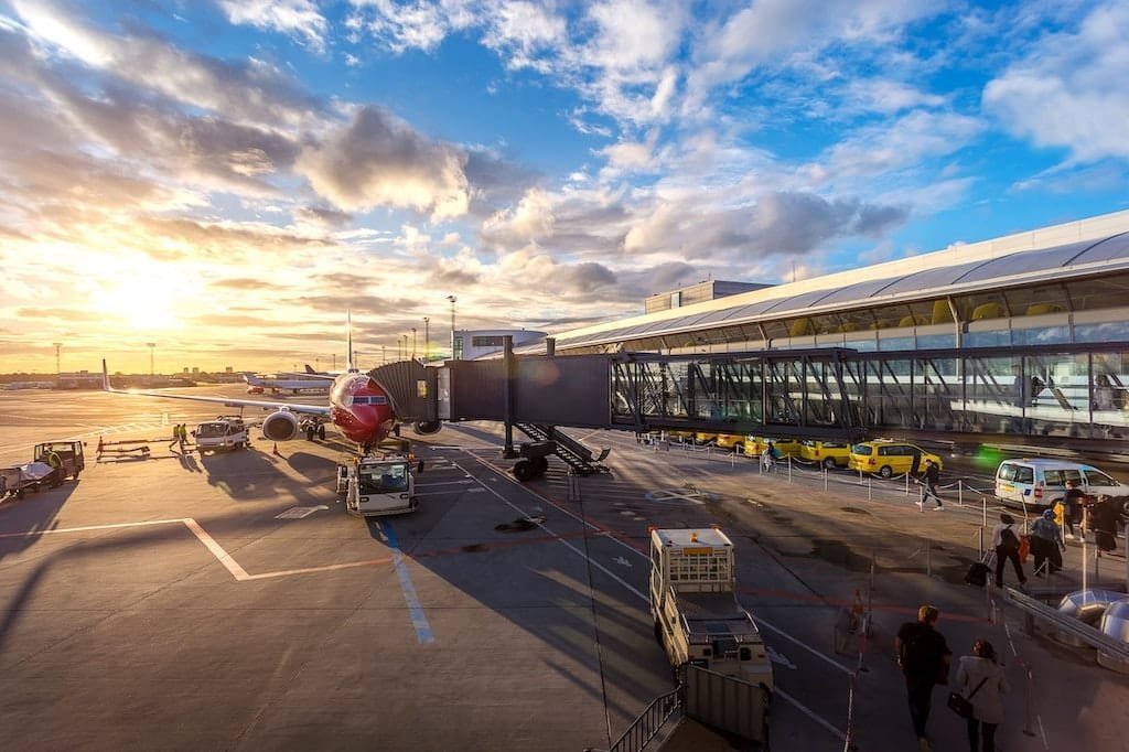 Neomezená letenka na léto za 399 USD? Frontier spouští All-You-Can-Fly. Jaký to má háček?