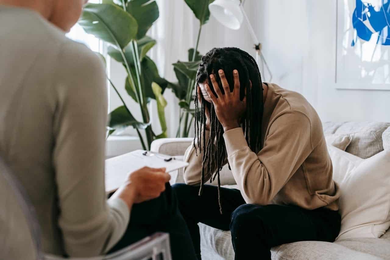 Nevíte, jak komunikovat s traumatizovaným klientem? Rozšiřte své odborné dovednosti
