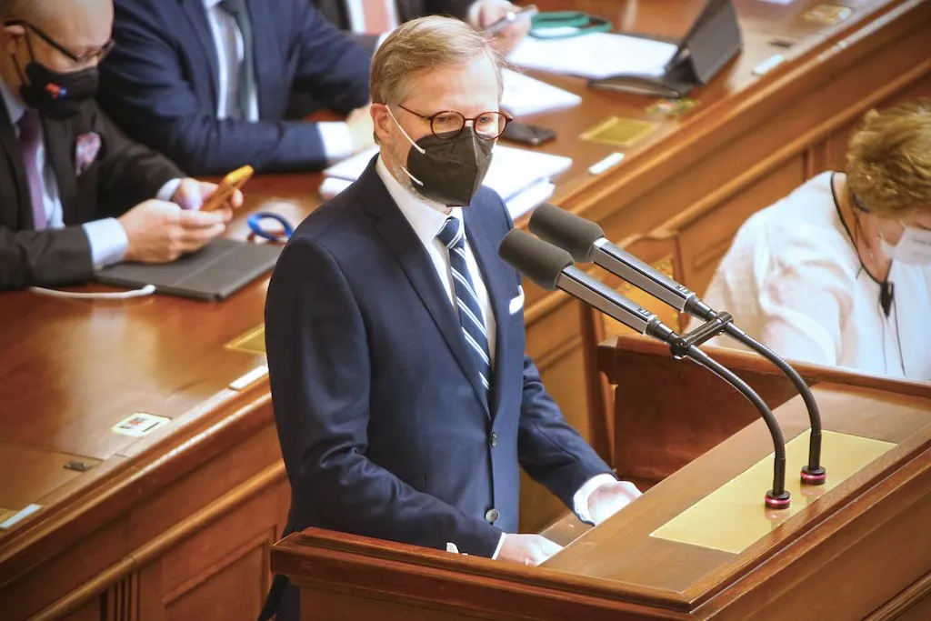 Vláda Petra Fialy získala důvěru Poslanecké sněmovny